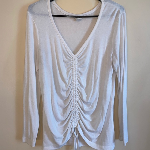 CUTE WHITE TOP - Picture 1 of 4